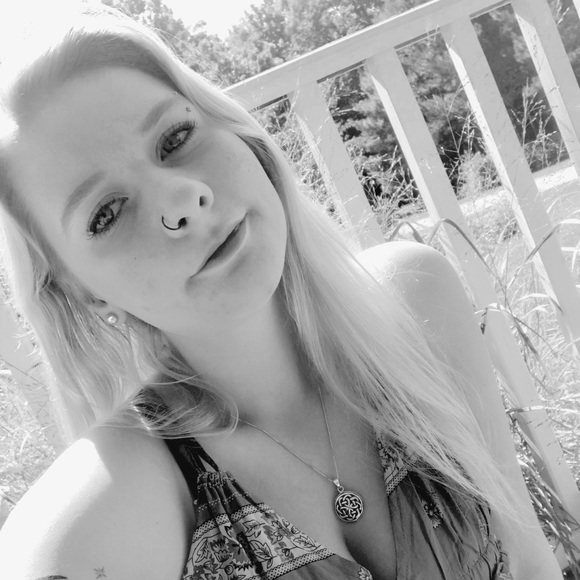 Meet your Posher, Julia - Picture 1 of 1